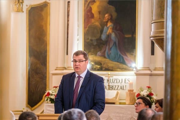 „Nem fegyverekkel, hanem bölcsőkkel kell küzdeni a magyar megmaradásért”