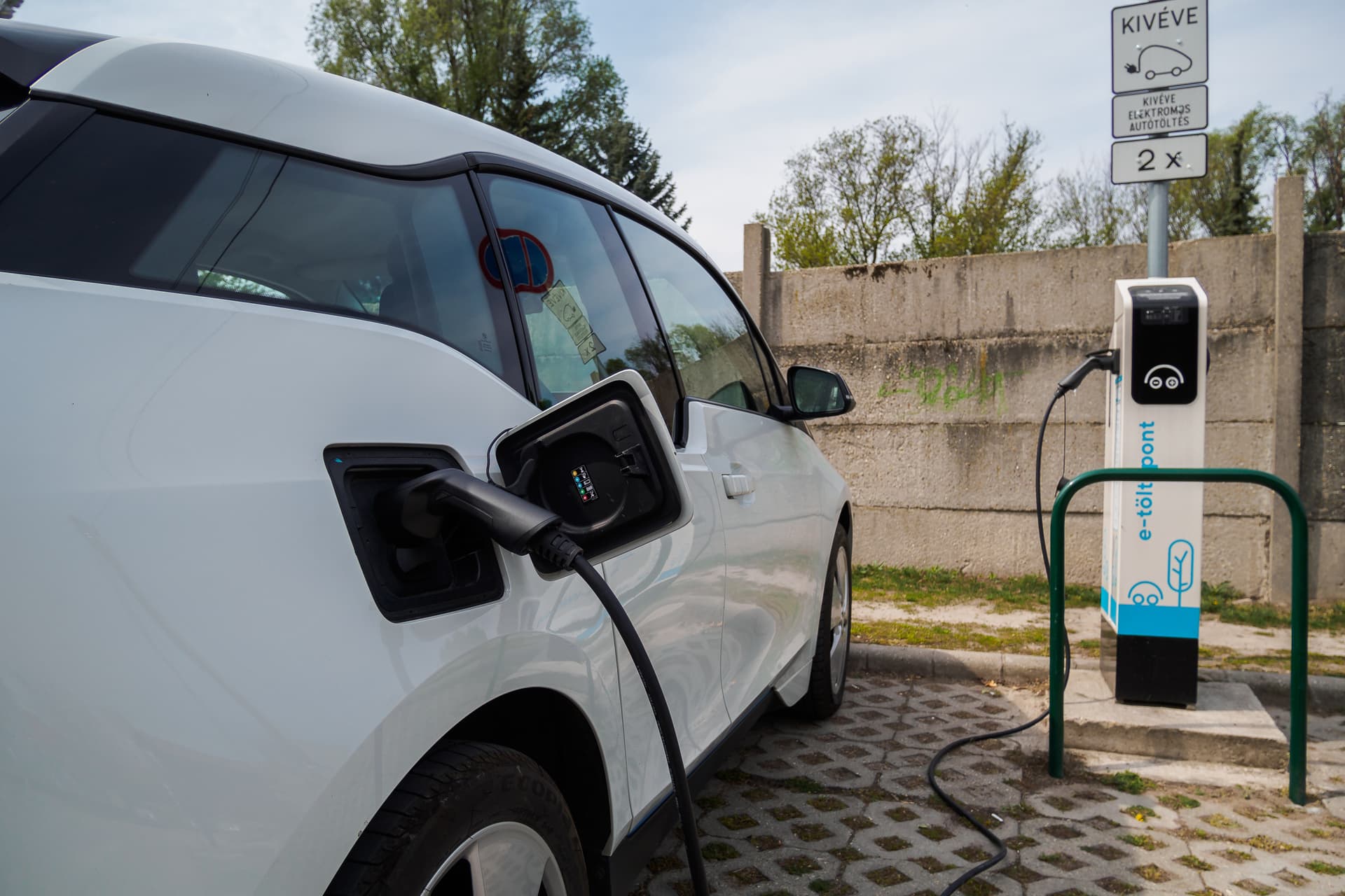 Ennyibe kerül a villanyautók kötelezője és cascója
