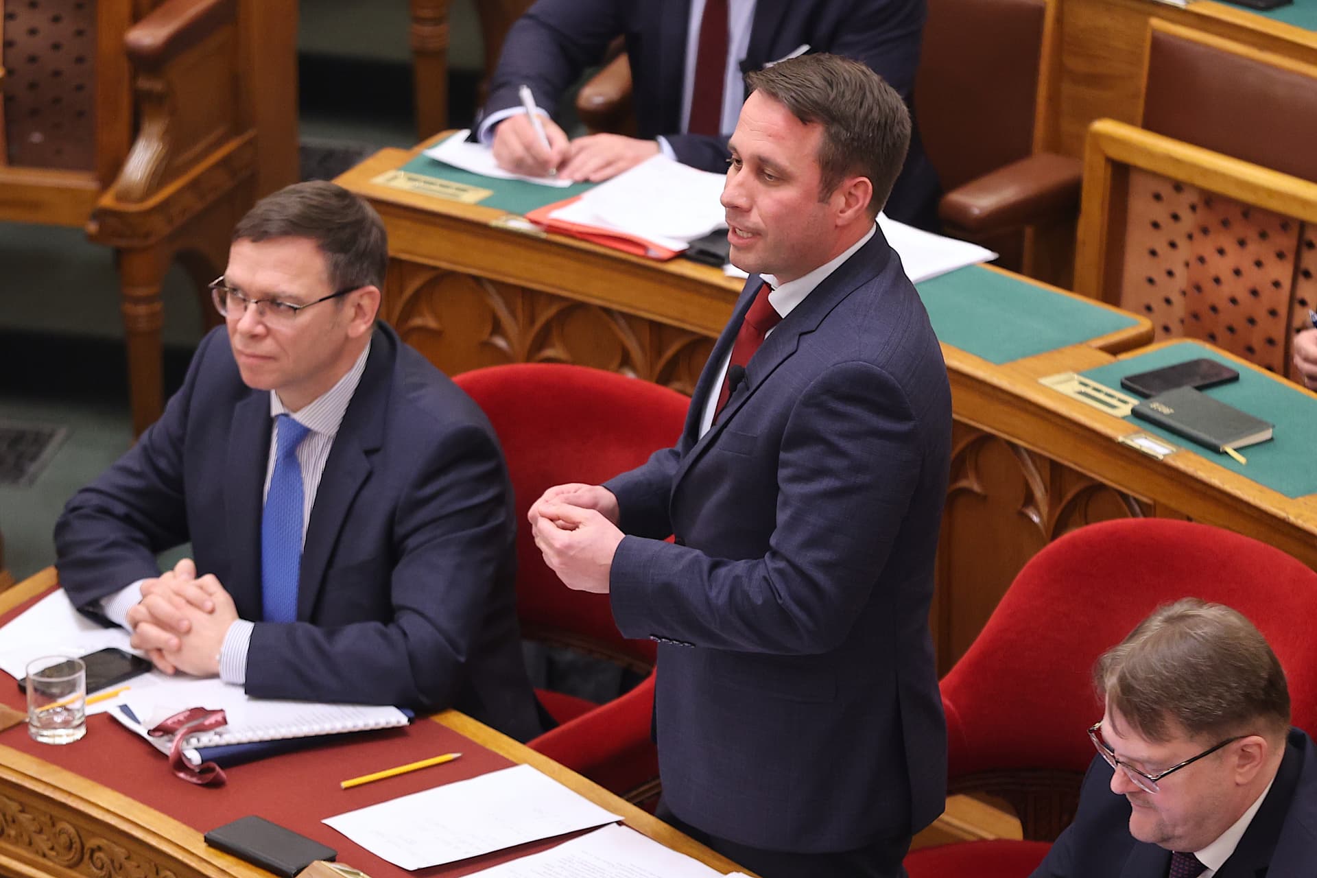 Megálljt kell parancsolni a háborúpárti erőknek!