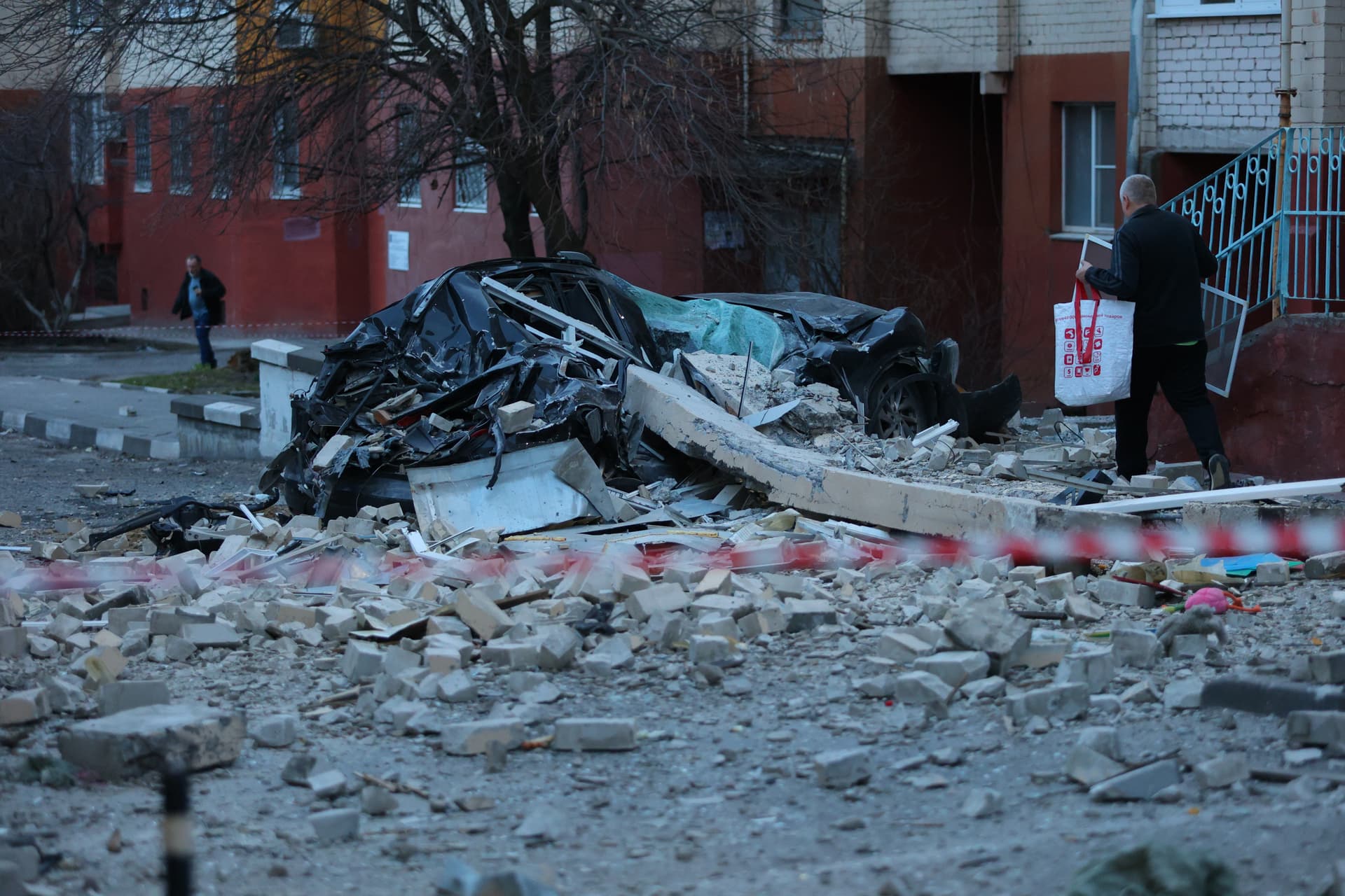 Felesége orosz útlevéllel rendelkezik, lánya orosz színekben indult úszóversenyeken, ő az ukrán drónerők főnöke