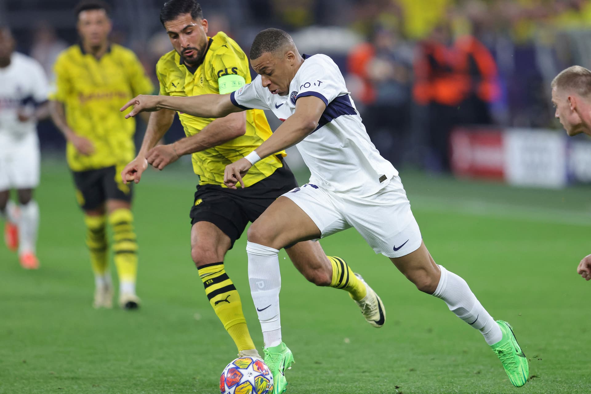 Zajosan ünnepli a spanyol sportsajtó Kylian Mbappé érkezését