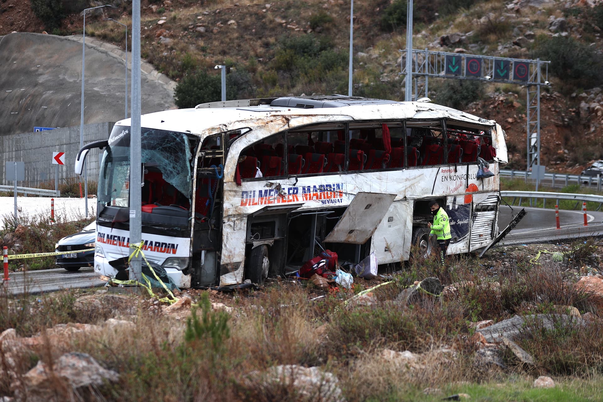 Emberéleteket követelt a törökországi buszbaleset