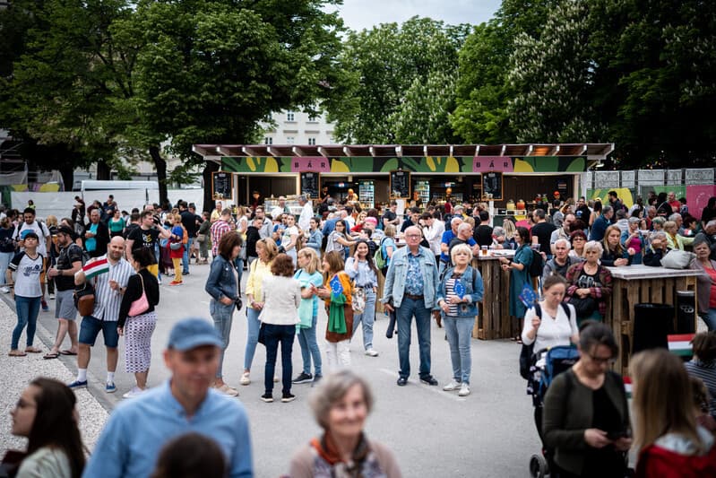 Május közepén nyílik meg a Városháza pop-up park