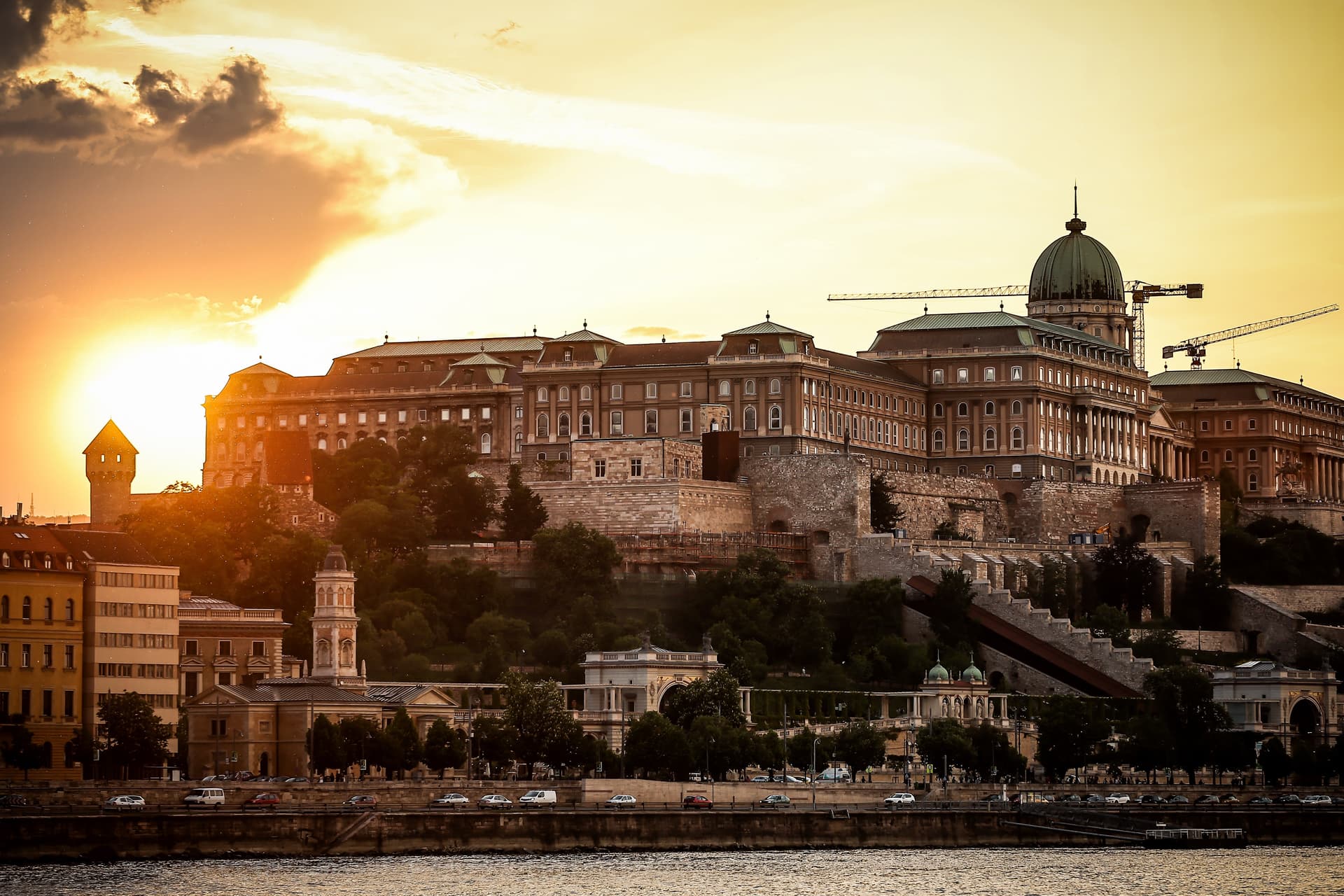 Sötét marad éjszaka a Budai Vár