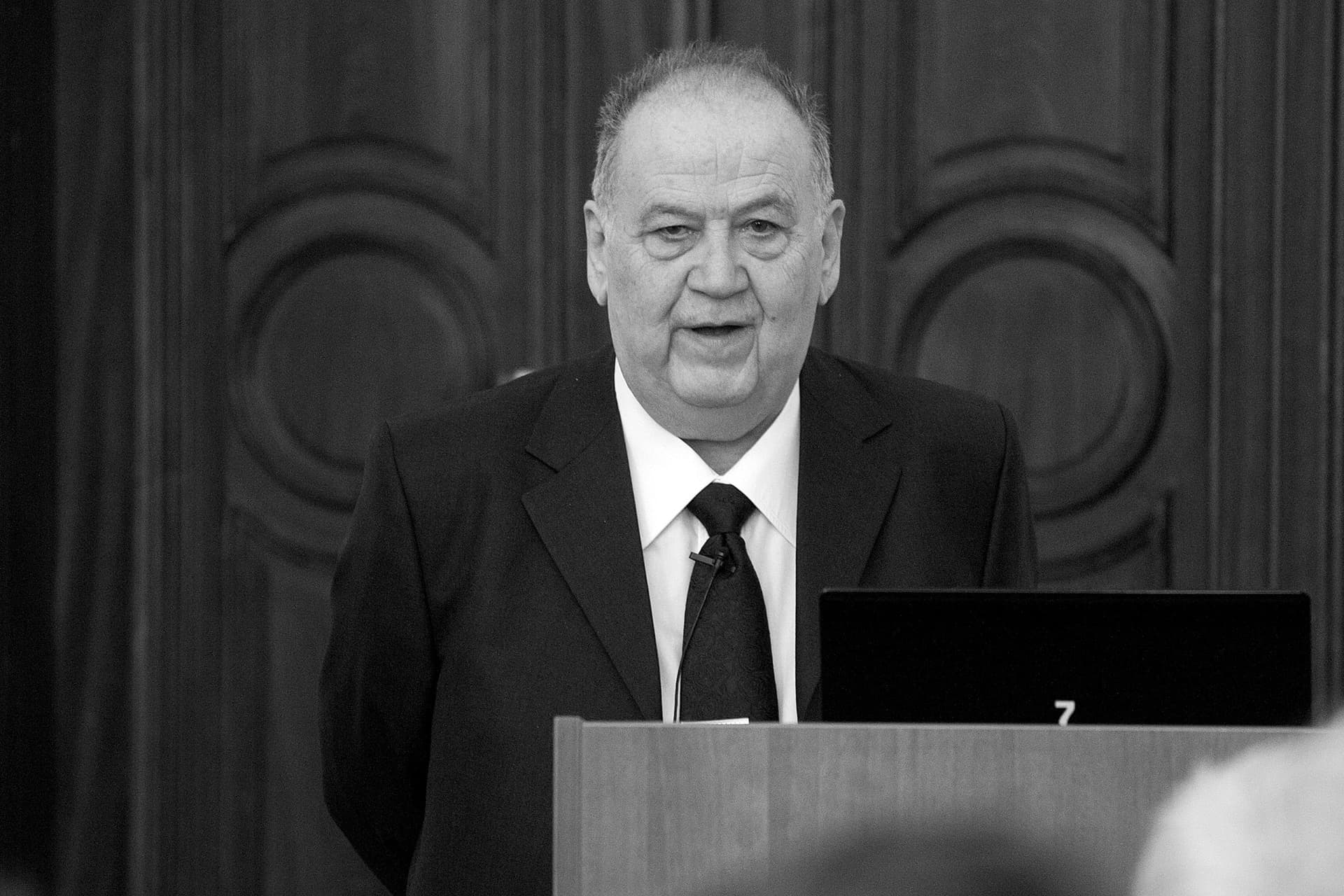 Elhunyt Simon István biofizikus