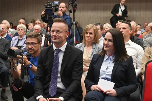 Szijjártó Péter: Az EP jobboldali fordulata és Donald Trump újraválasztása esélyt kínál a háború lezárására