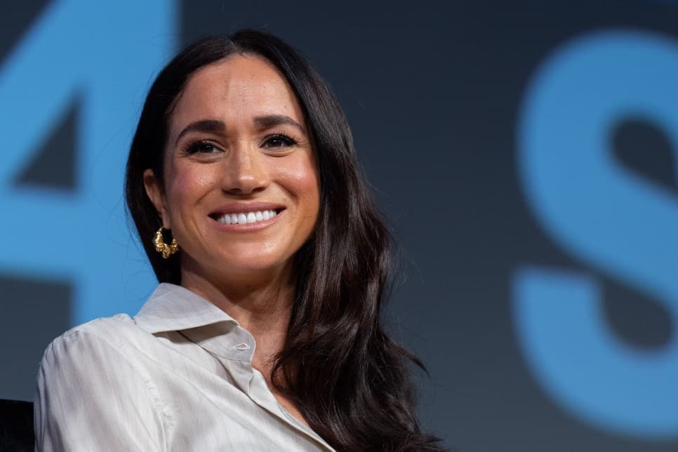 Meghan Markle a királyi hagyományt követi a gyereknevelésben