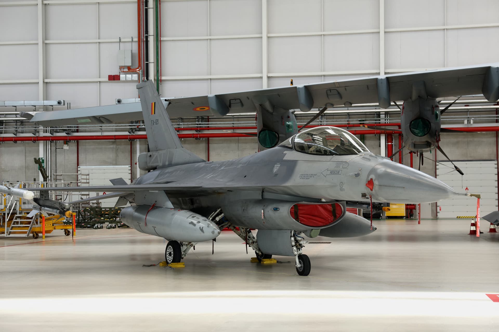 Az ukrán légvédelmi erők lőtték le az F–16-os vadászgépet