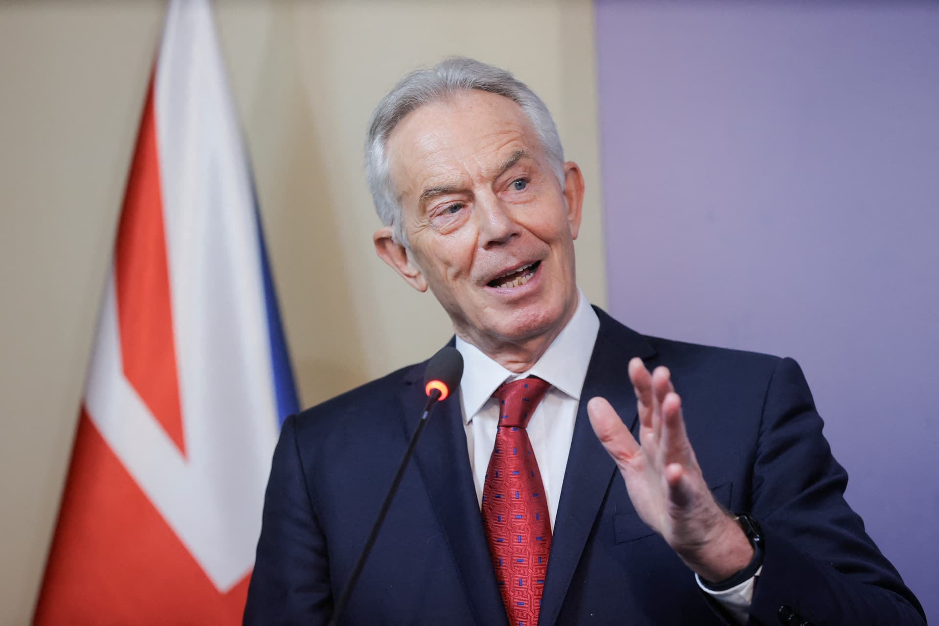 Érdekes részletek derültek ki arról, hogy mire kérték miniszterei Tony Blairt