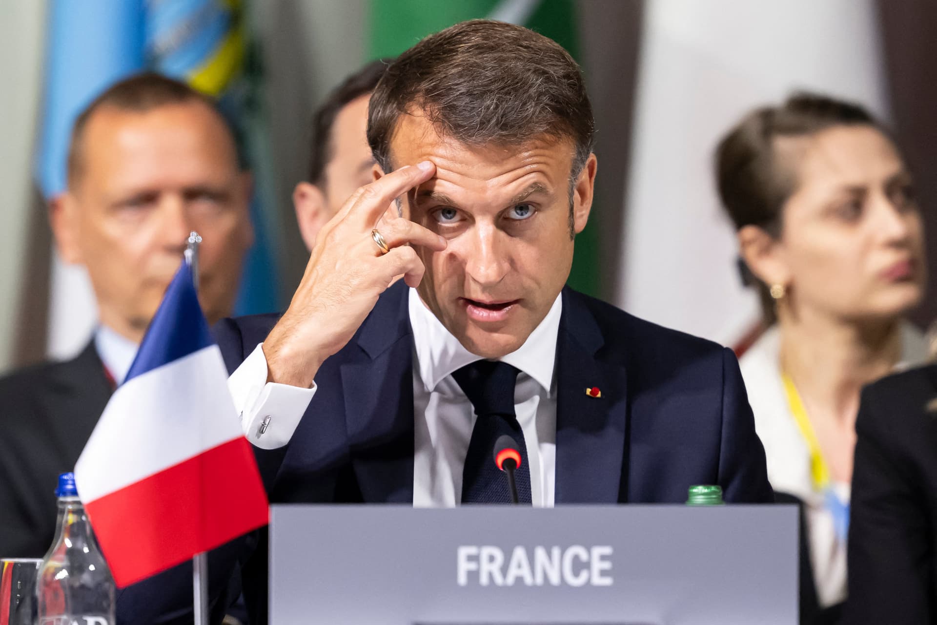 Emmanuel Macron: Ki kell szélesíteni a részt vevő országok körét