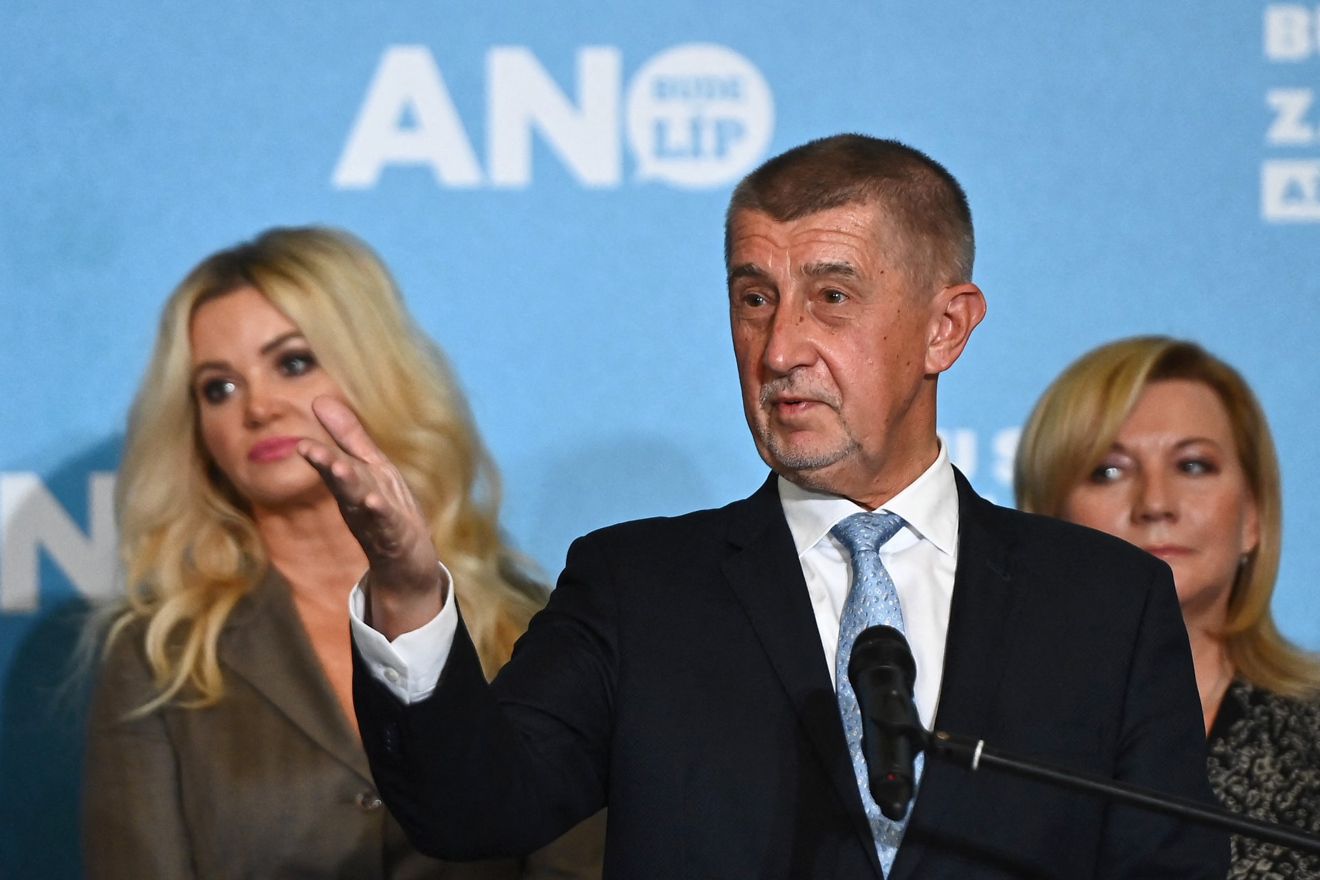 Új frakcióba tömörülnek a csehek