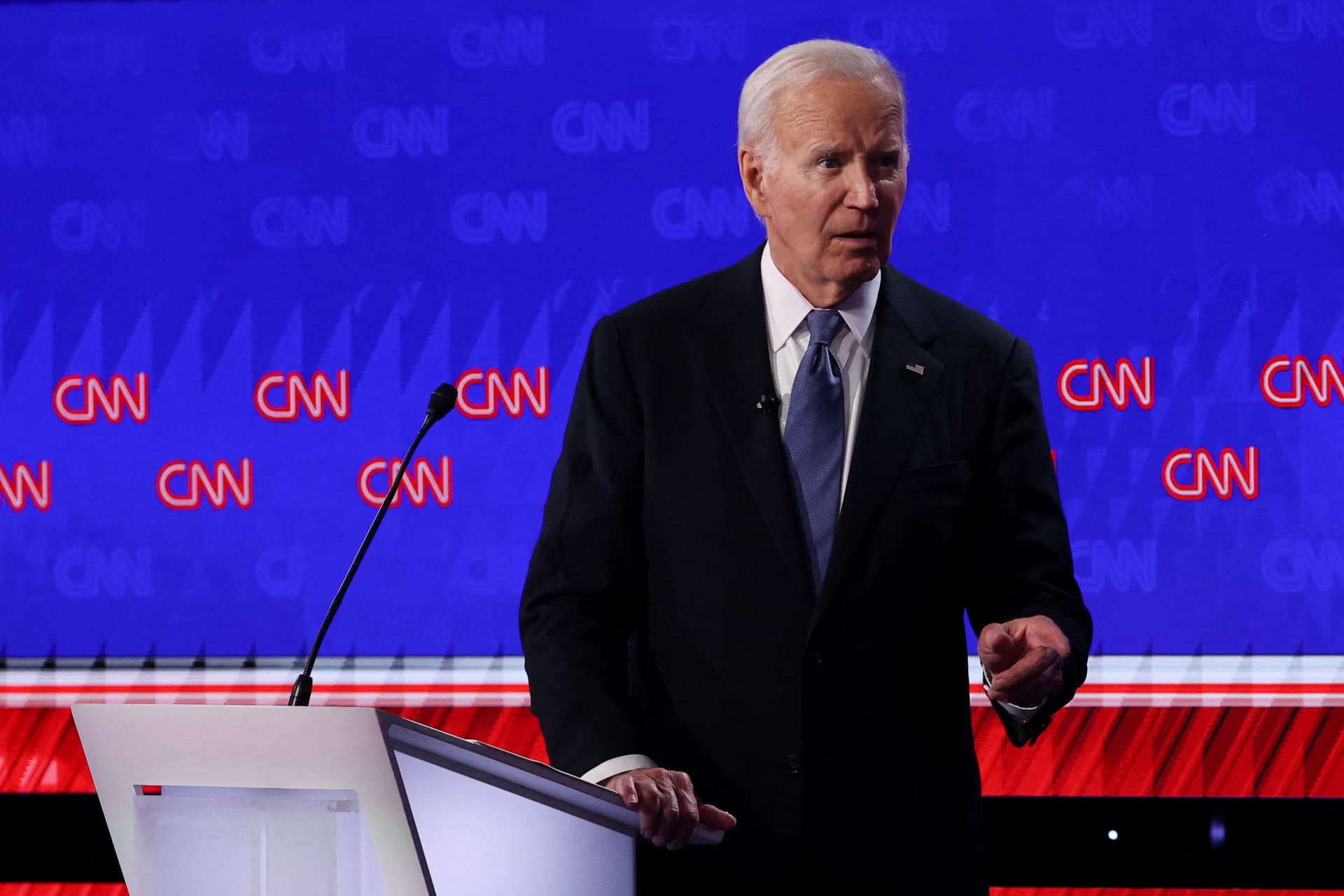 Biden érthetetlenül motyog a migrációról + VIDEÓ
