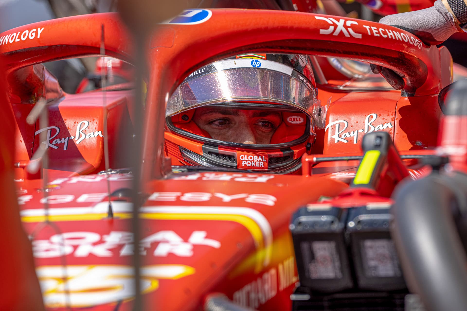 Sainz nyerte a második szabadedzést