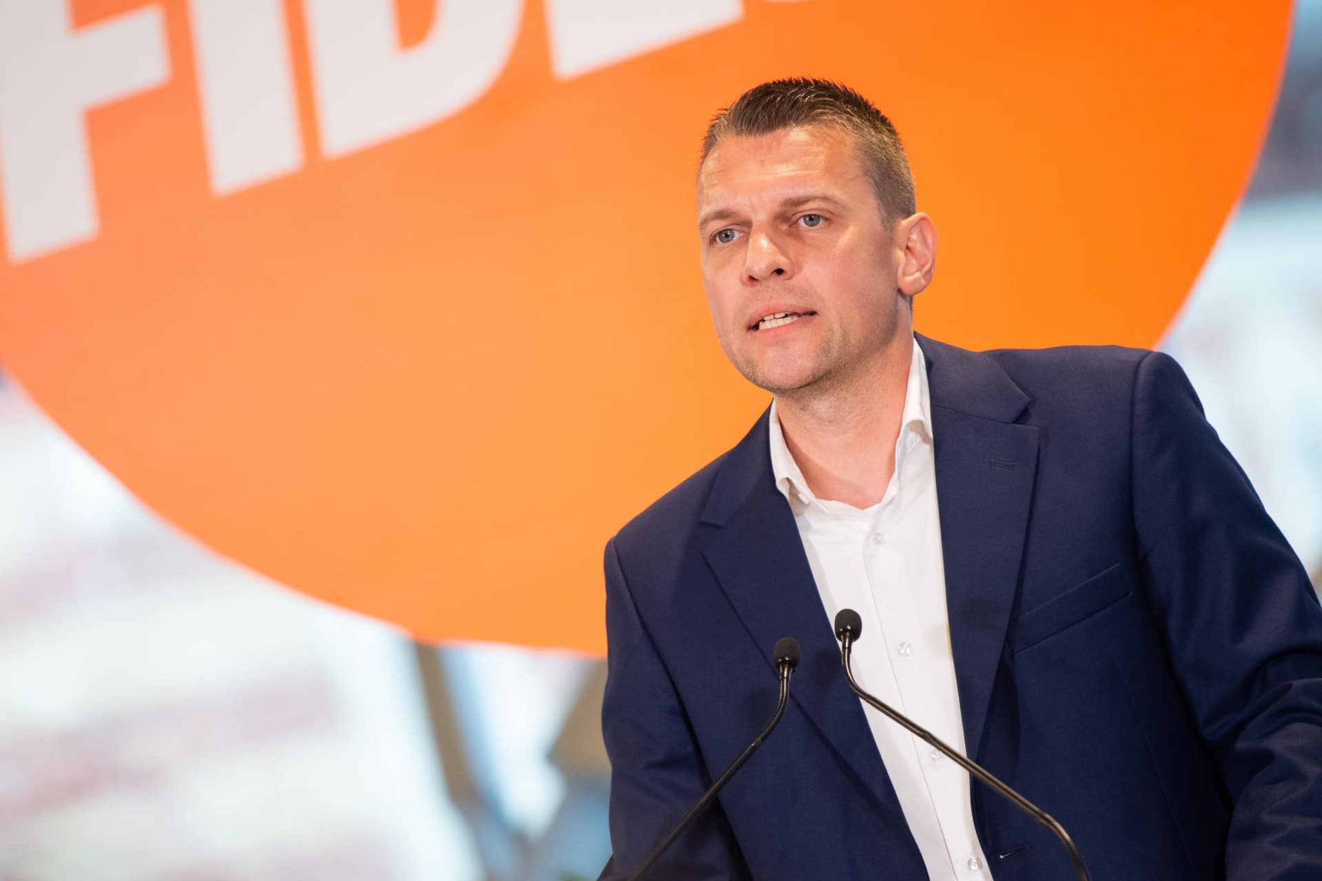 Menczer Tamás: Amit Orbán Viktor csinál, az egy békemisszió!