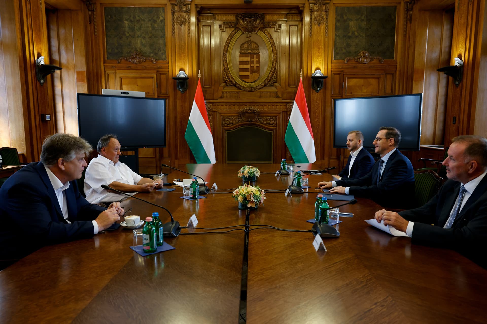 Varga Mihály az MGYOSZ elnökével egyeztetett