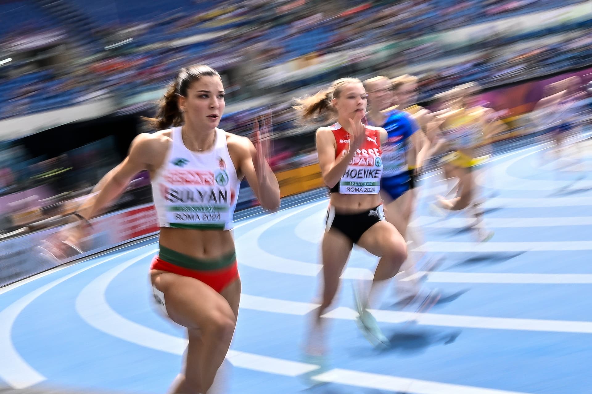 Sulyán Alexa elődöntős 200 méteren