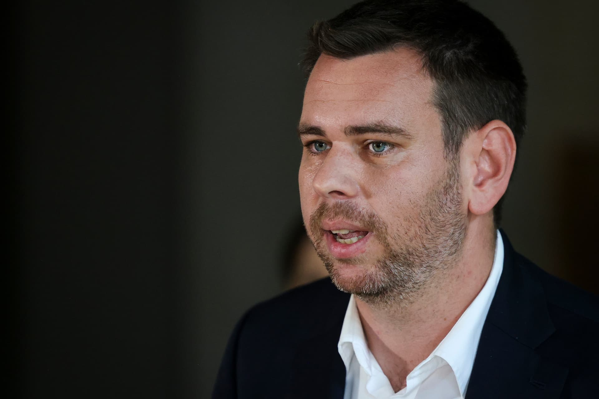 Karácsony bujkál Vitézy Dávid elől
