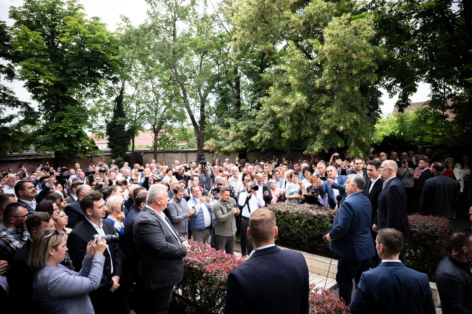 Orbán Viktor: Június 9-én még megállíthatjuk a háborús menetet