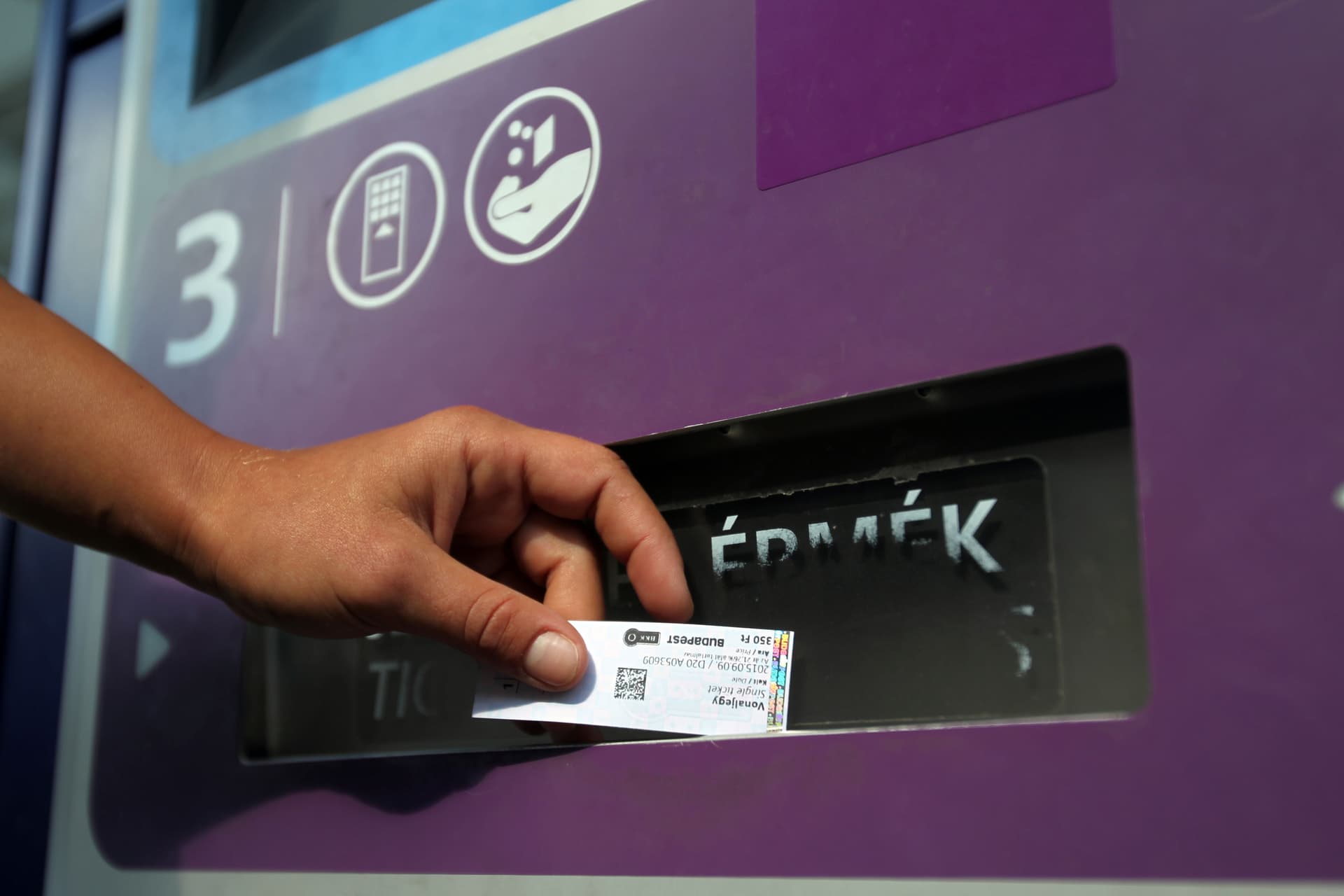 Elő a pénztárcákkal! Mostantól ennyiért utazhatunk Budapesten