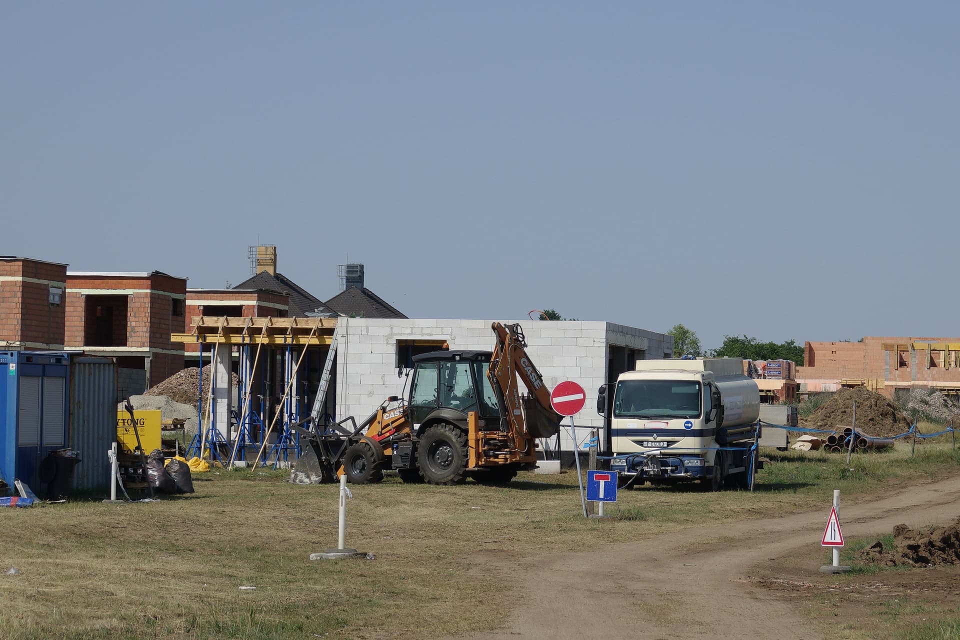 Milliárdos zárolással számlázási láncot tárt fel a NAV