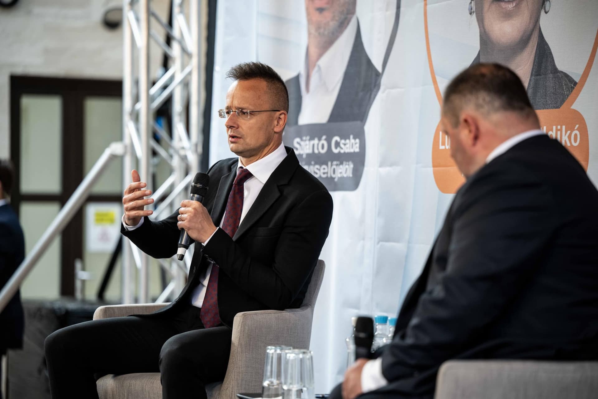 Szijjártó Péter: Magyarország az utolsó akadály, ami miatt Európa még nem lobbant lángra