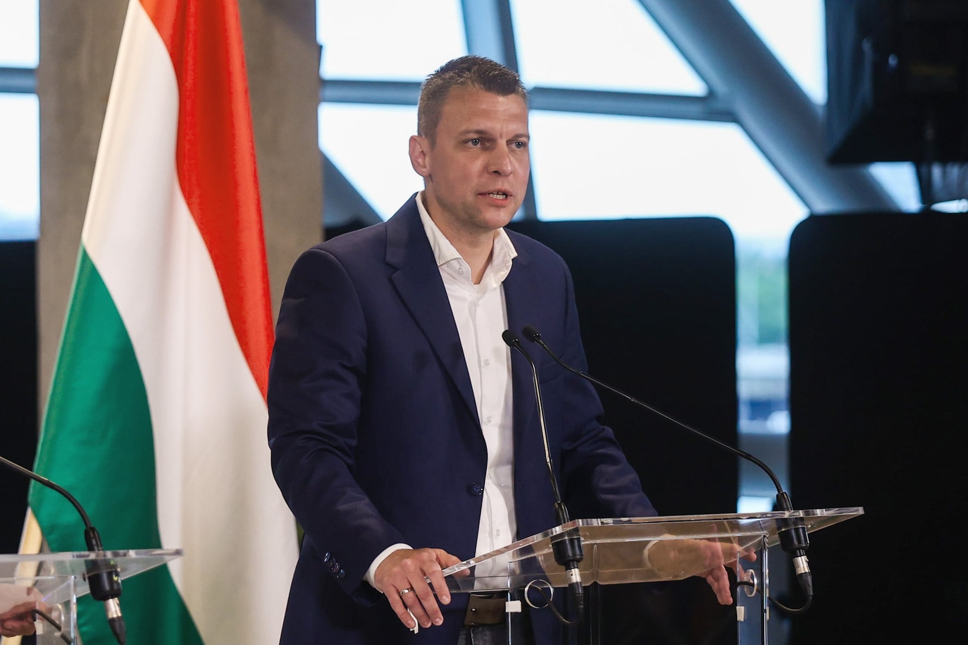 Menczer Tamás: Ebben a háborúban senki nem tud győzni, ezért szeretnénk békét és tűzszünetet