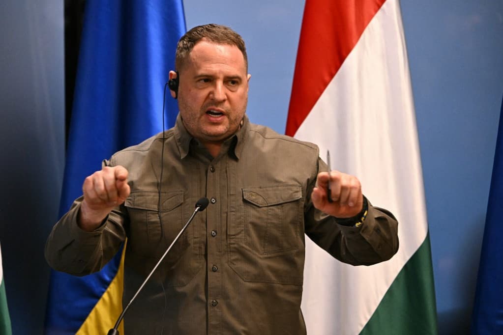 Jermak állhat a lemondások mögött
