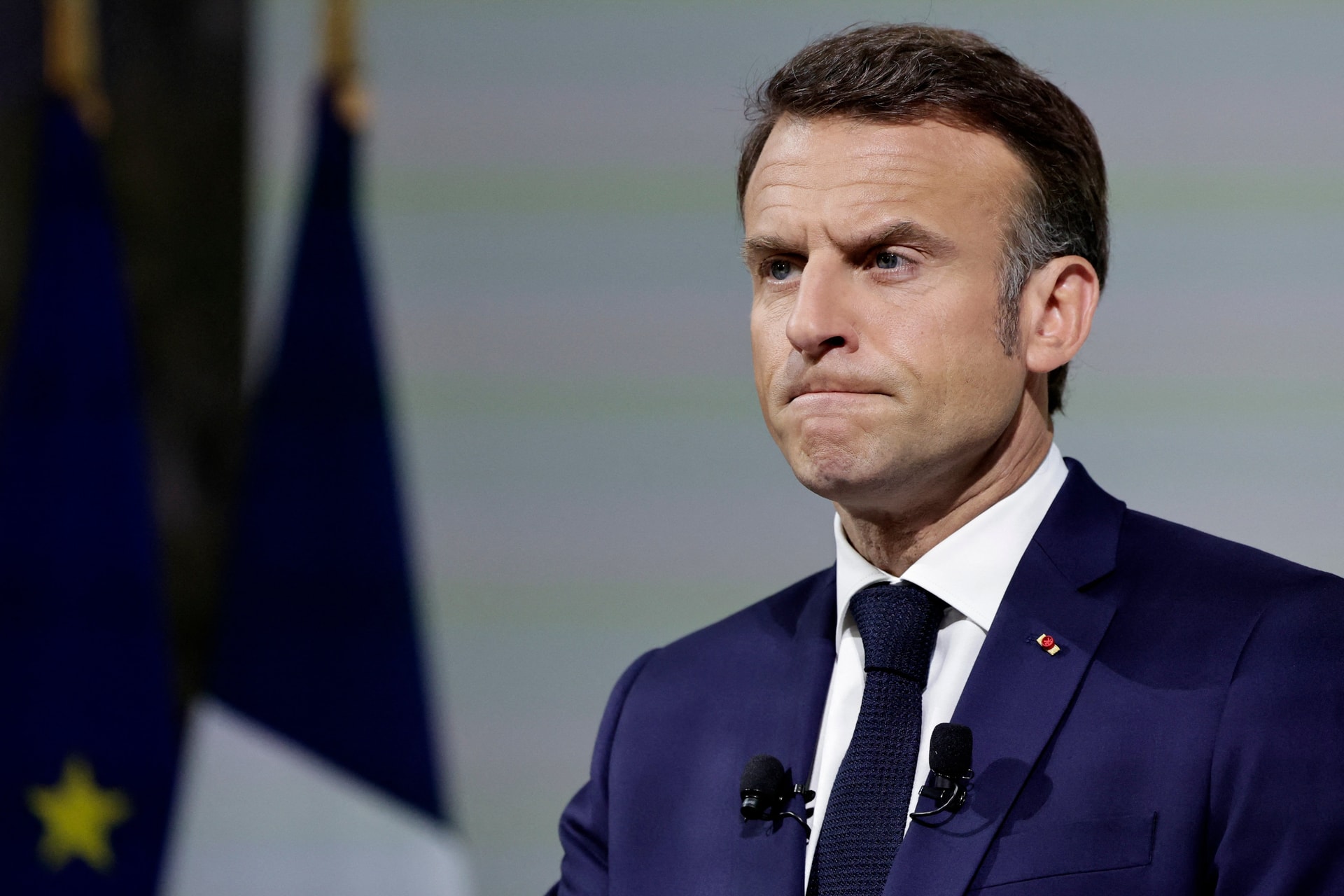 Tovább tart Macron vesszőfutása