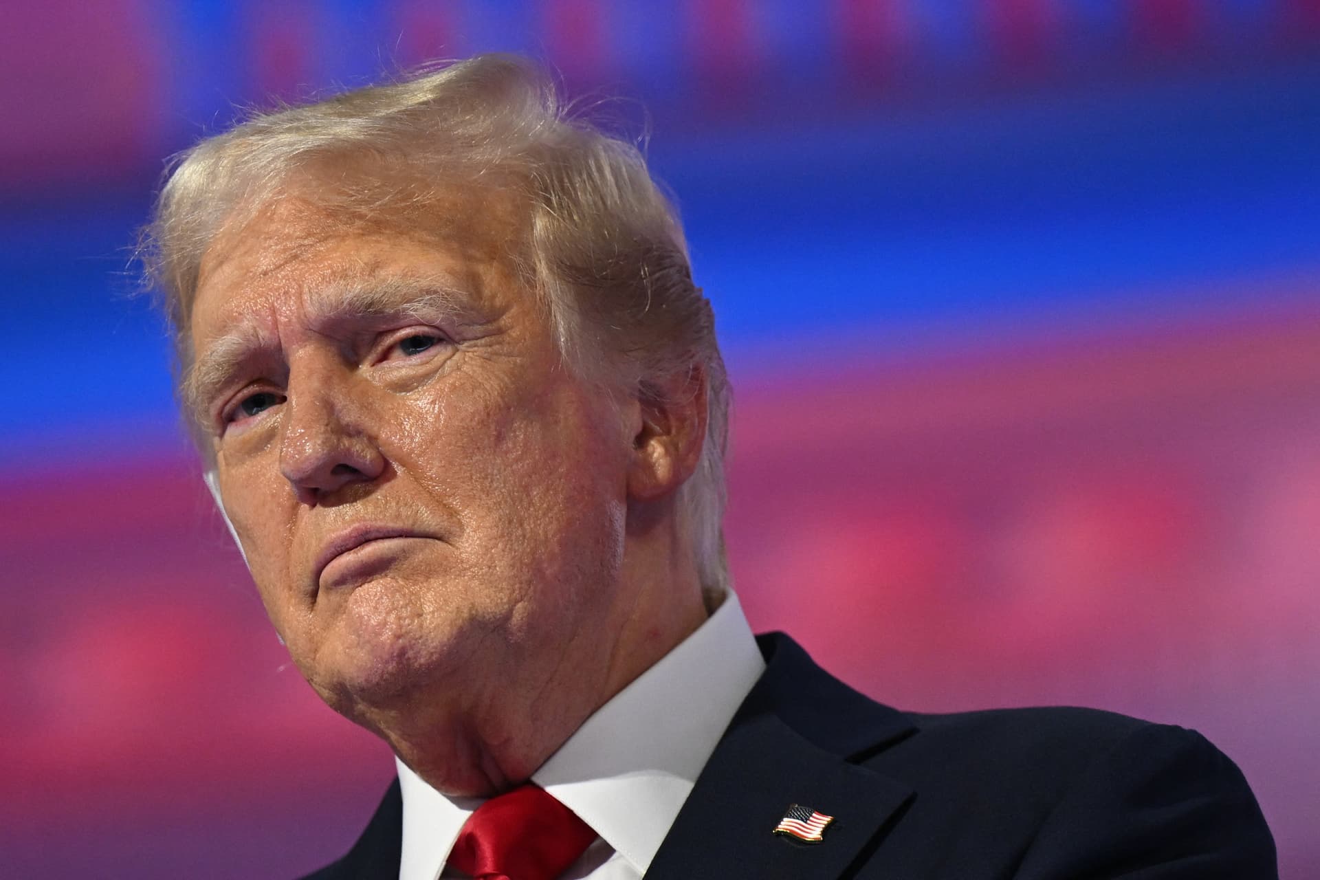 Kreml: Trump kezdte a szankciós versenyt