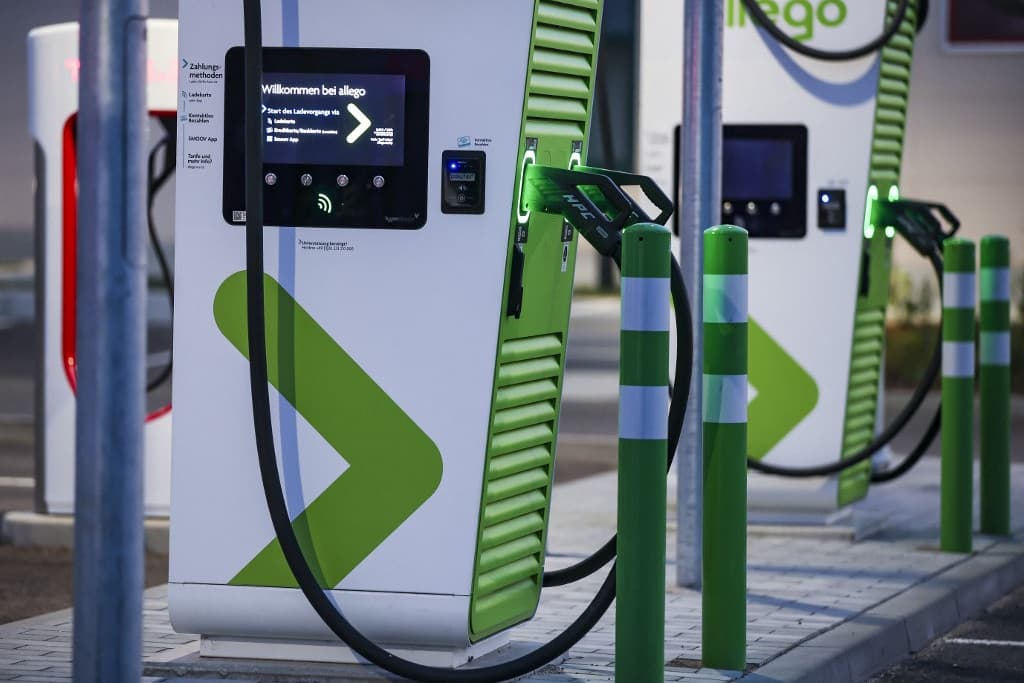EM: Már tizenöt gyártó elektromos autóiból szerezhetnek be legalább százat állami támogatással a vállalatok