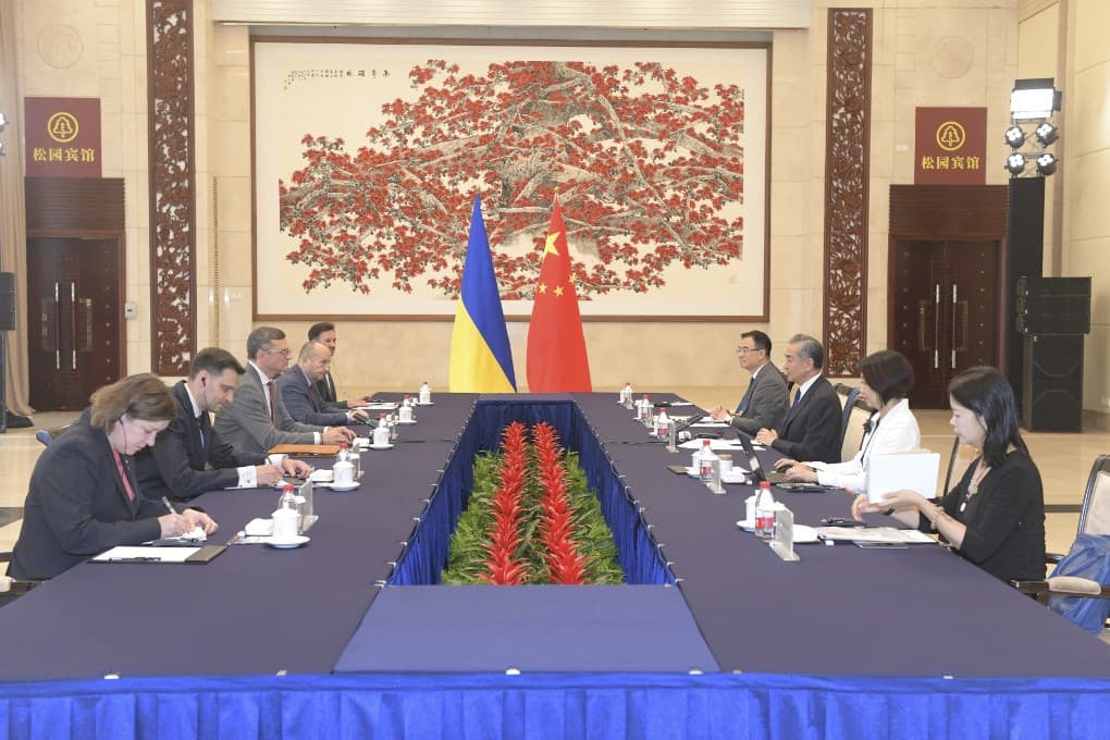 Kínai külügyminiszter: Peking kész konstruktív szerepet játszani az orosz–ukrán konfliktus lezárásban