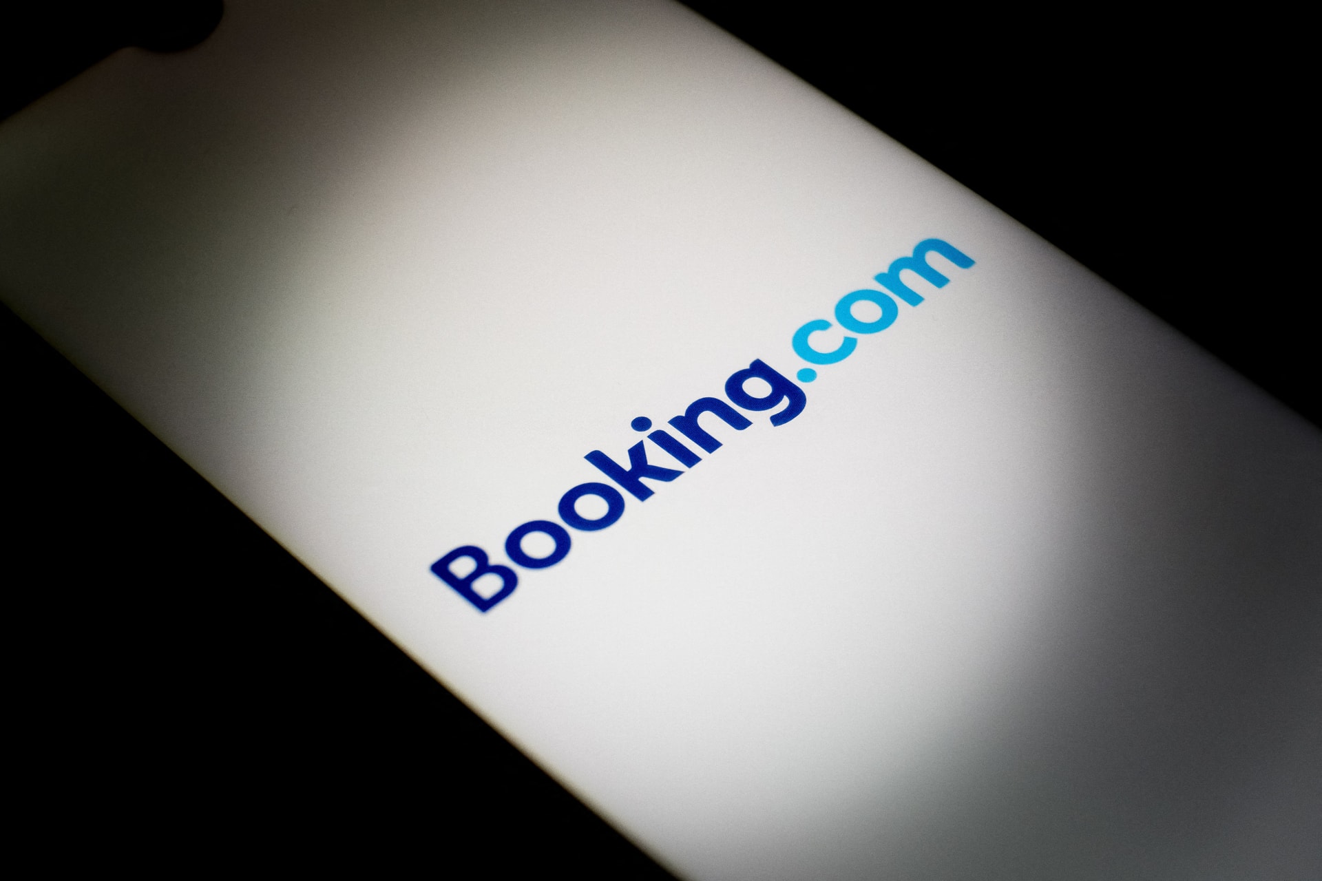 Vizsgálatot indított az Európai Bizottság a Booking.com ellen