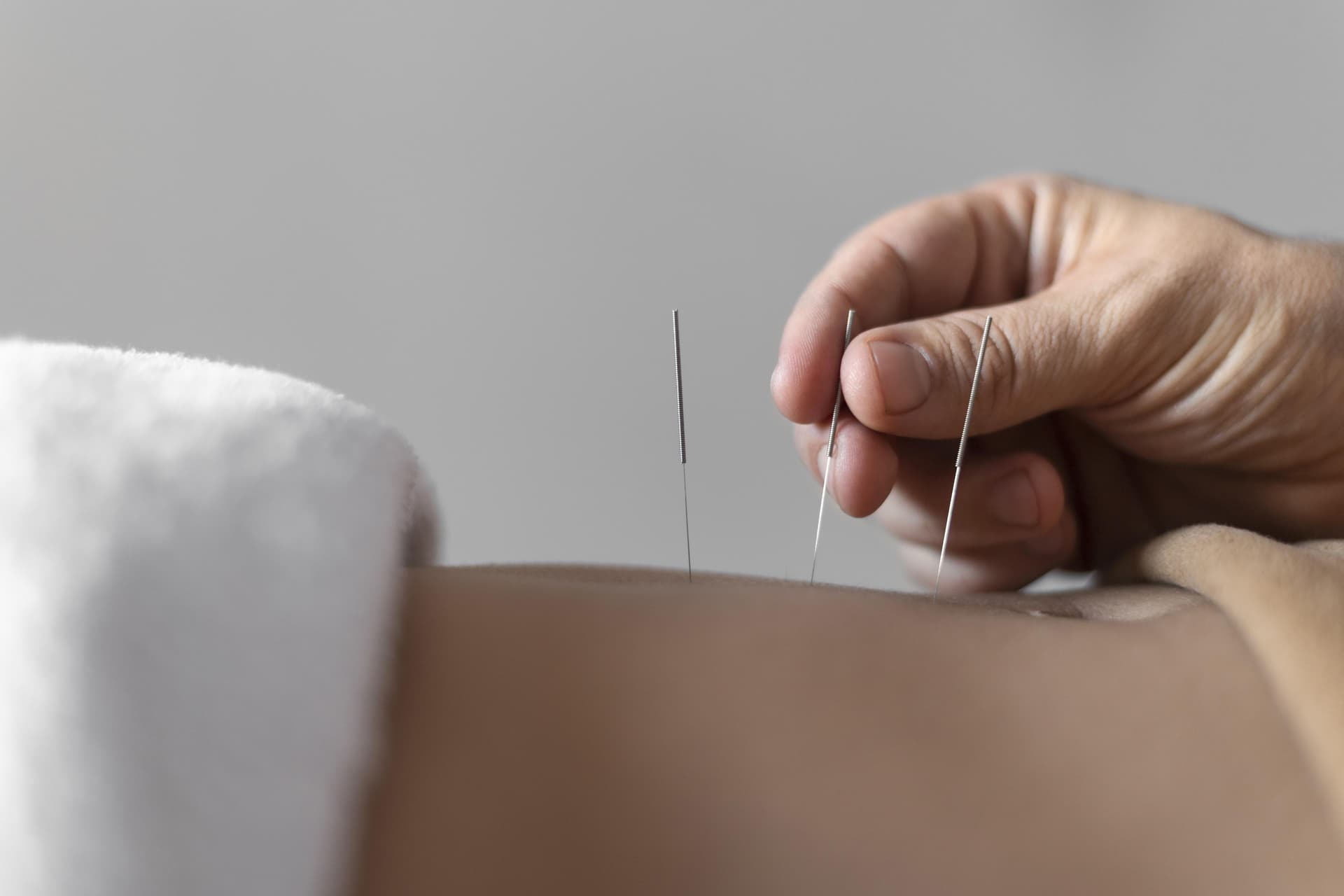Növeli a test természetes fájdalomcsillapító-stresszoldó anyagainak működését