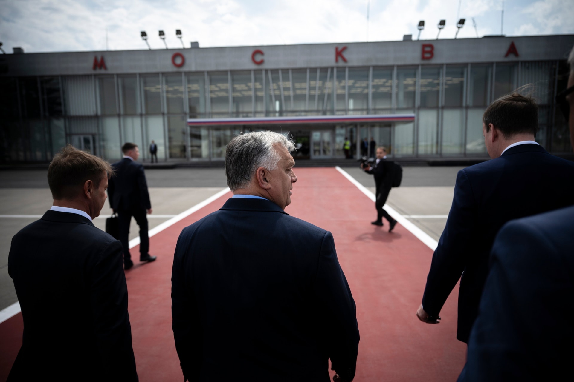 Orbán Viktor Moszkvába érkezett