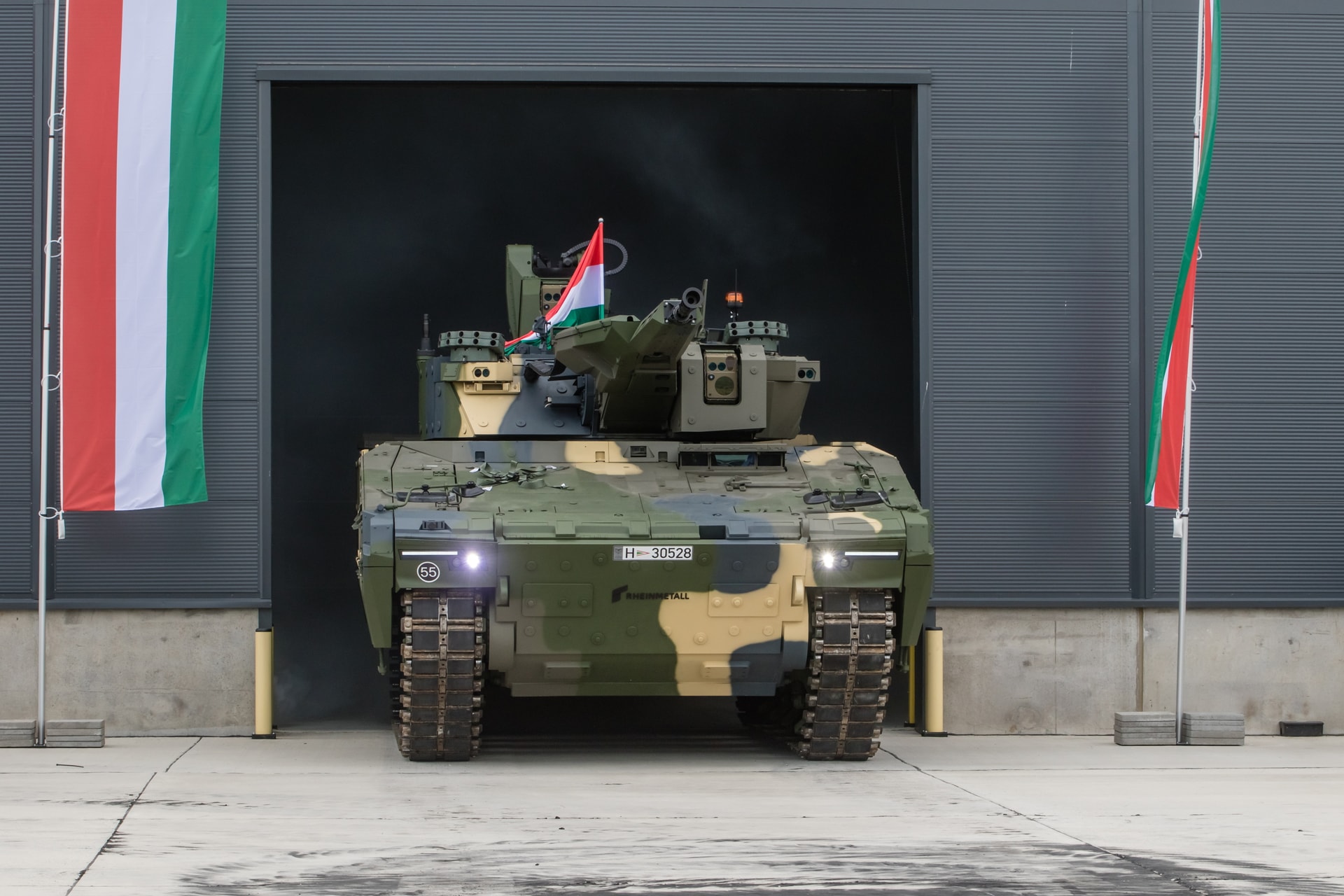 Szalay-Bobrovniczky Kristóf: Minden országnak szüksége van hadiiparra