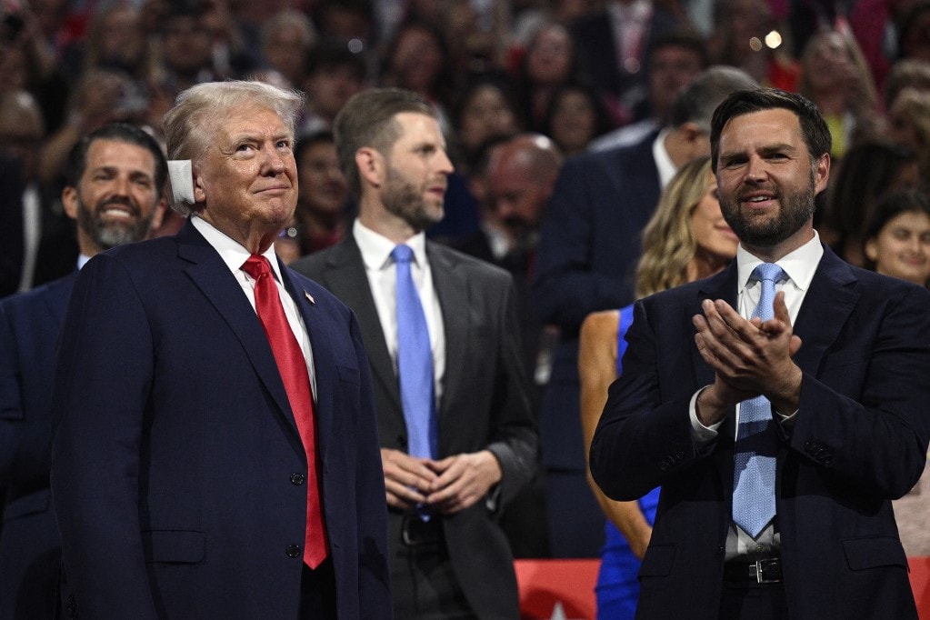 A merénylet után Trump nem áldozatként tetszeleg