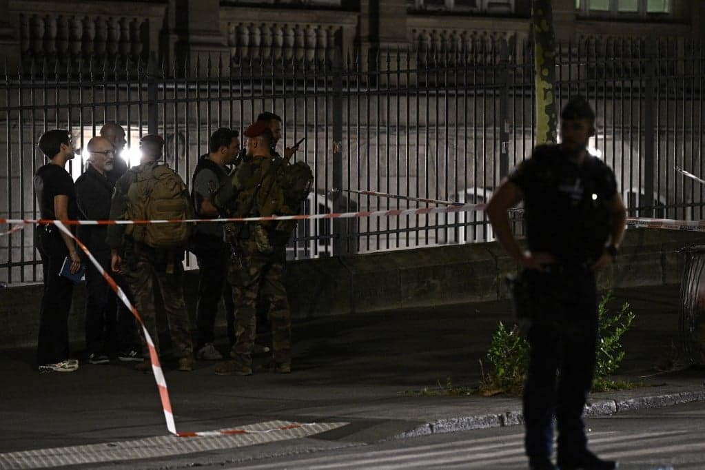 Késes támadás ért egy járőröző terrorelhárító katonát Párizsban