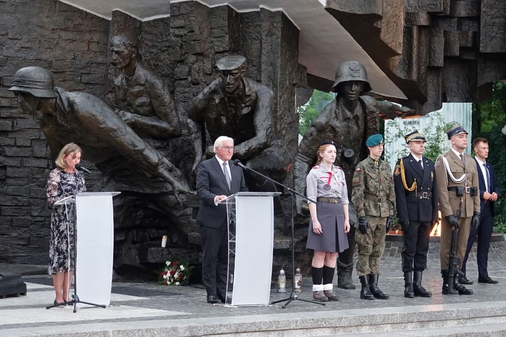 Frank-Walter Steinmeier bocsánatot kért Varsóban a második világháborús német bűntettekért
