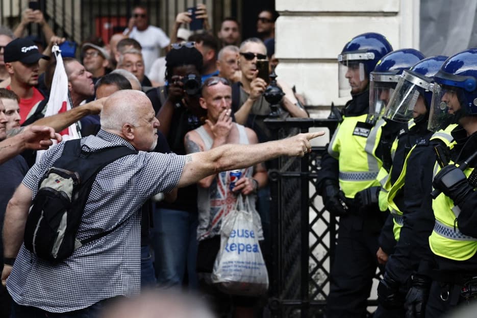 Rendbontás tört ki a Downing Street közelében