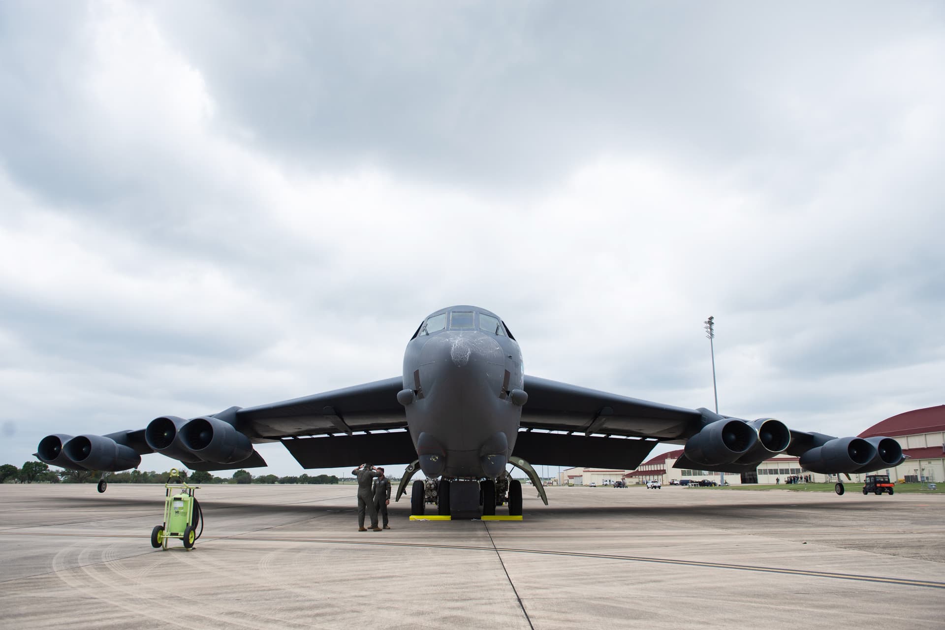 Az USA visszahívta bombázóit az ukrán határ melletti bázisról