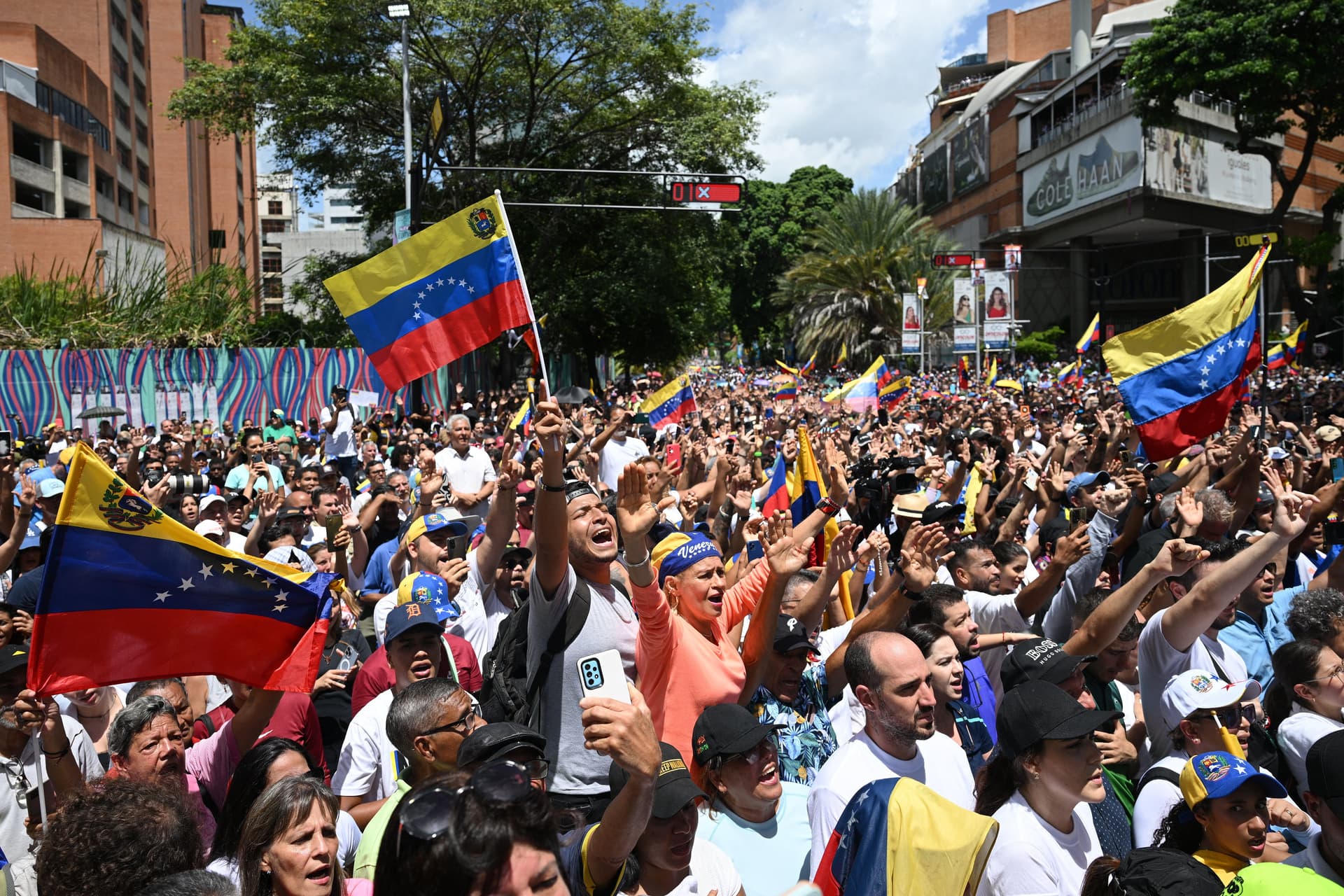 Venezuelában legalább 25 halálos áldozata volt az elnökválasztást követő tüntetéseknek
