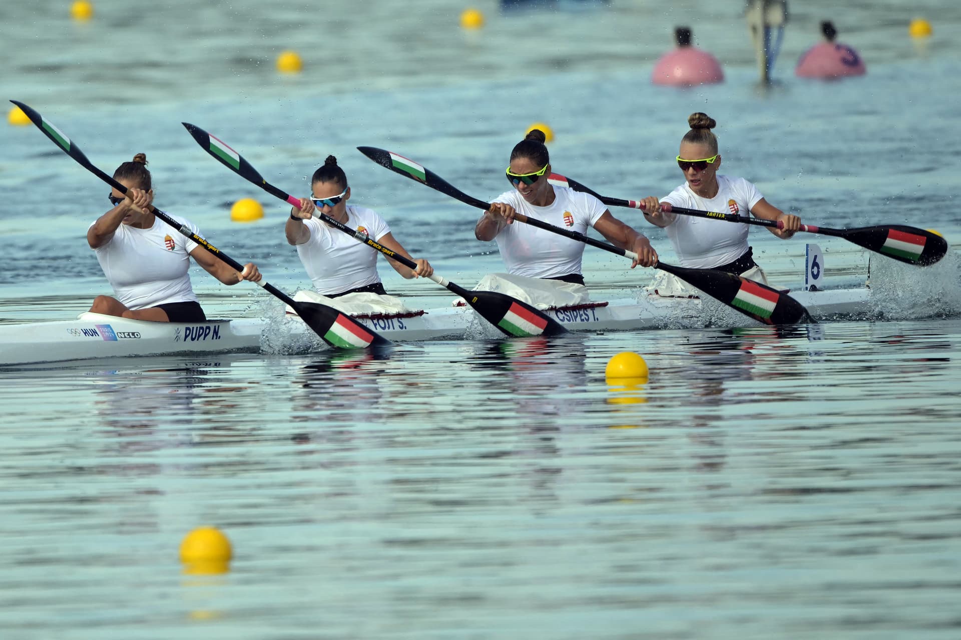 Döntőbe jutott a női kajak négyes