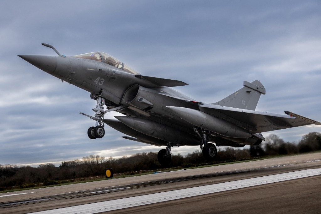 Szerbia tizenkét vadászbombázót vásárol Franciaországtól