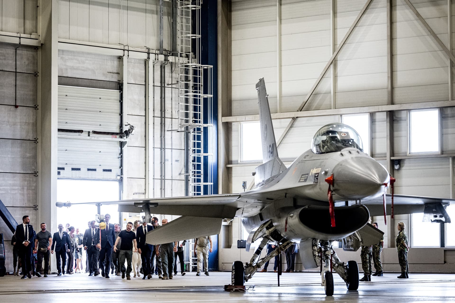 Ukrajna bevetheti a holland F–16-osokat Oroszországban