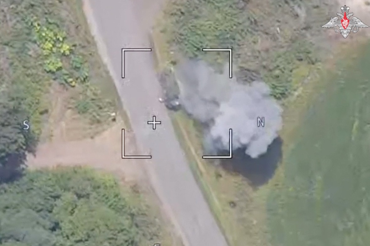 Ukrán parancsnok: Kijev amerikai siklóbombákat vetett be a Kurszki területen