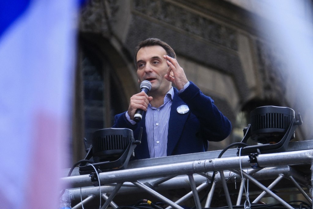 Philippot felszólította a franciákat, hogy álljanak ki Macron Ukrajnával kapcsolatos döntése ellen