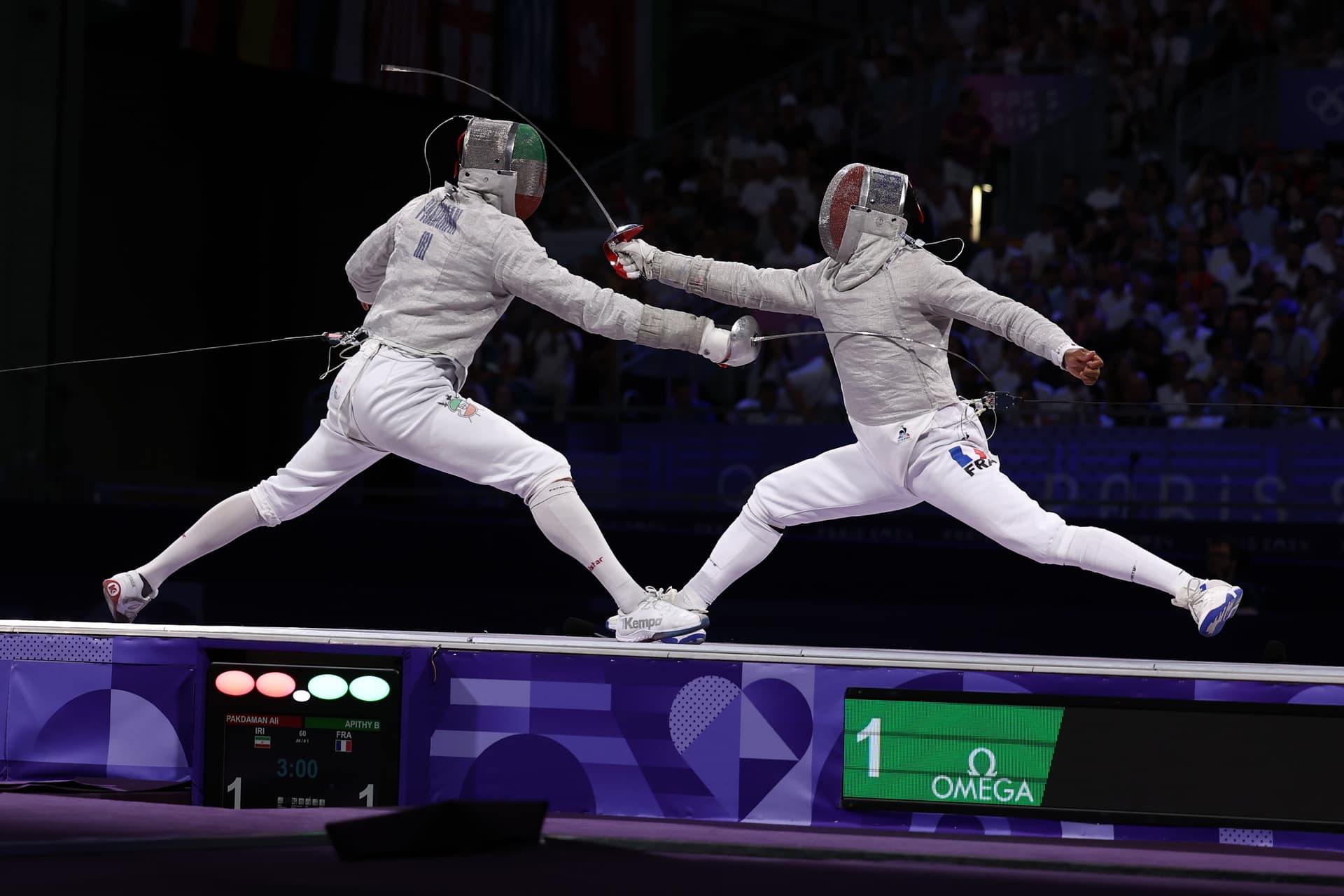 Miért vannak az olimpiai vívók elektromos kábelekhez kötve?