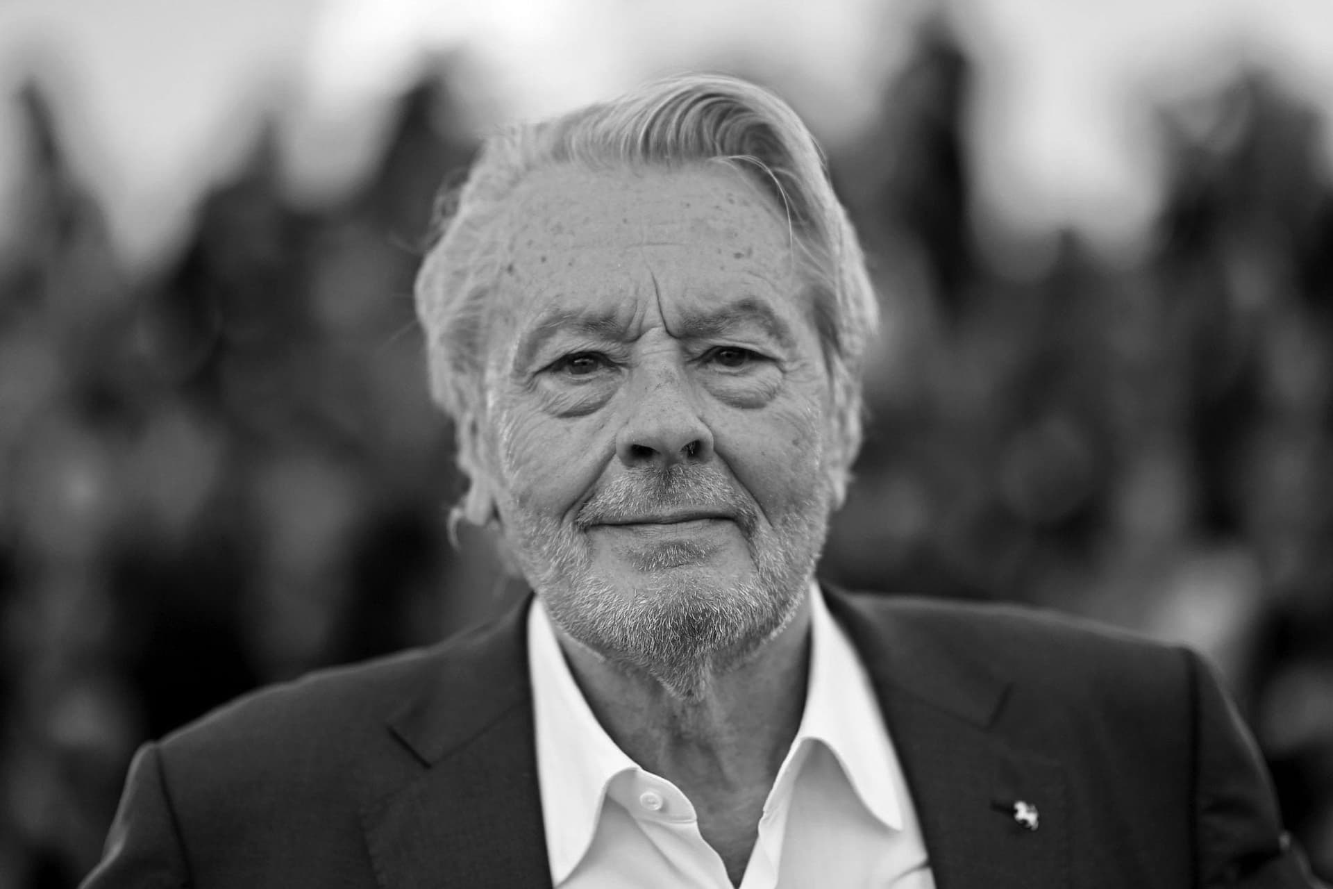 Elhunyt Alain Delon