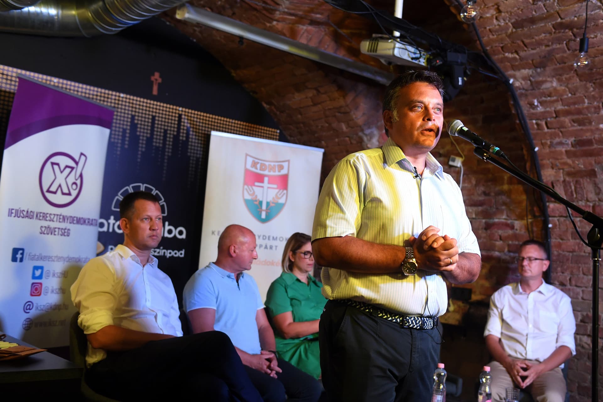 „A fiatalok jelentik a jövőt”