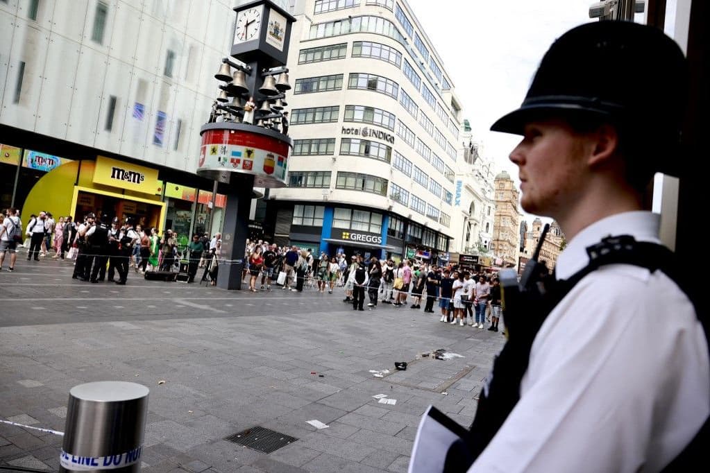 Gyilkossági kísérlettel vádolják a Leicester Square-i késelőt